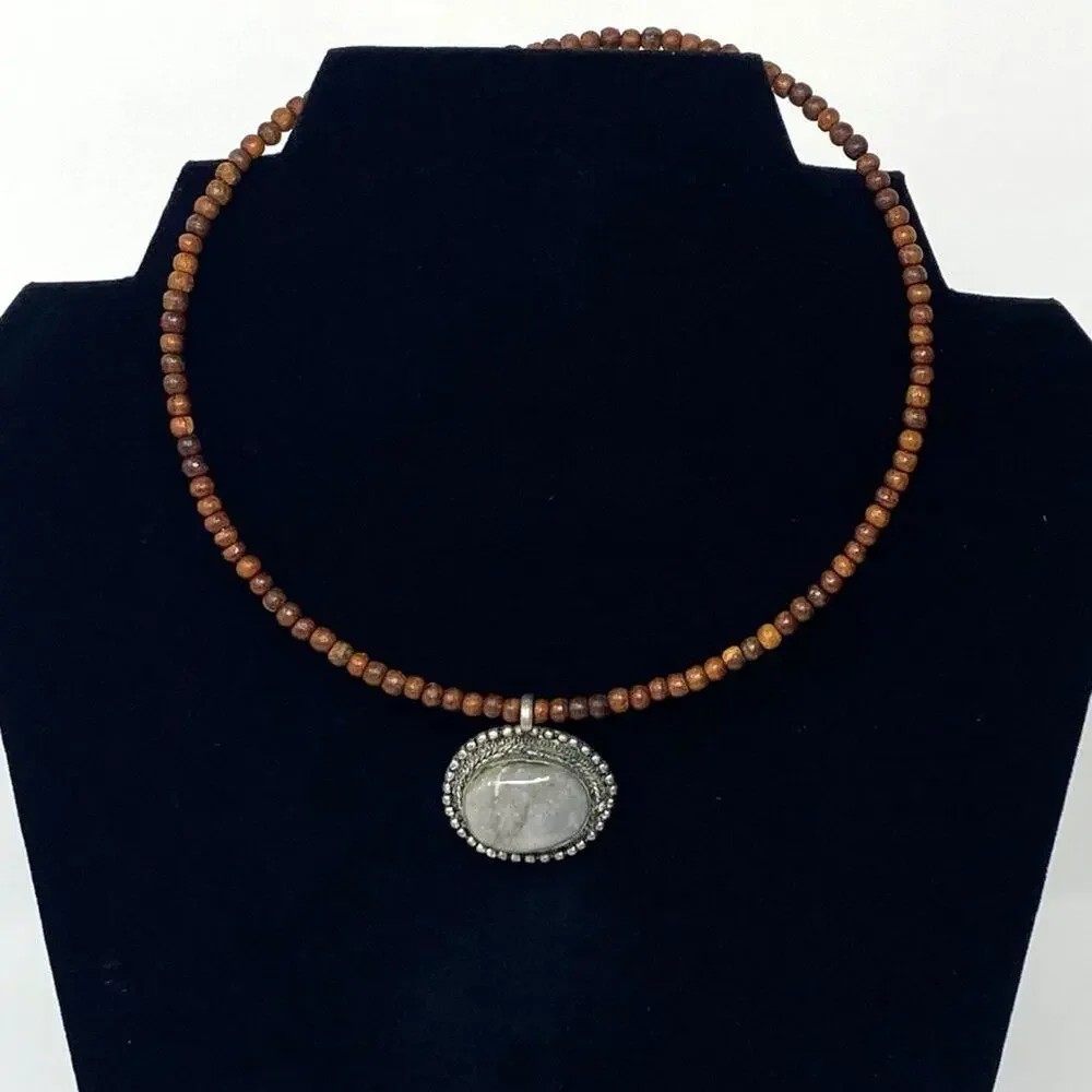 Unbranded these choker